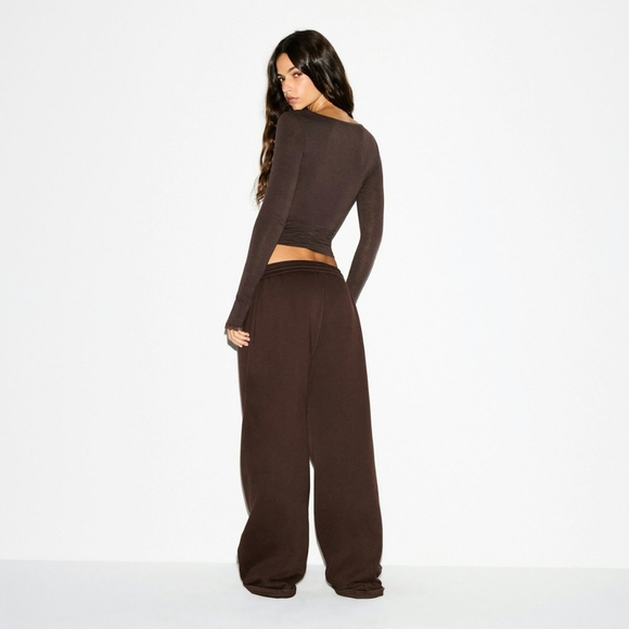 Skims Boyfriend Fleece Baggy Sweatpants - Picture 2 of 6